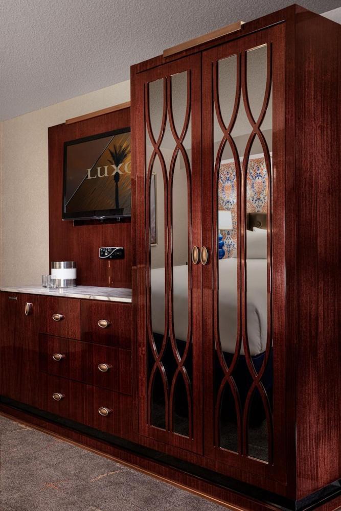 Luxor Hotel & Casino By Suiteness ลาสเวกัส ภายนอก รูปภาพ